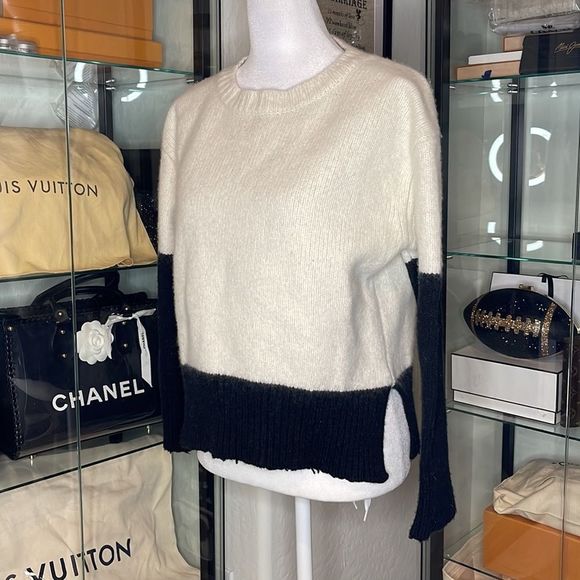 SUNDRY | Crew Neck Color Block Sweater in White and Gray - Picture 2 of 4